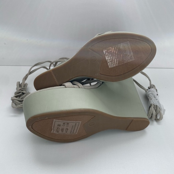 NWOT Women’s Strappy Tie Up Wedges - Picture 3 of 4